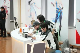 指尖操作猛如虎，足智多谋的银龄电竞战队开赛，“拿捏”对手很丝滑图片