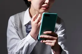 网贷逾期通讯录好友被骚扰，专家：明确催收“爆通讯录”行为入罪条件图片