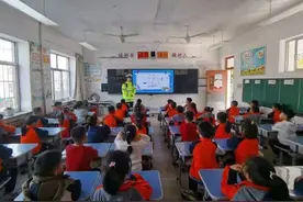 高速交警走进淄博临淄区金茵小学 给孩子们上了一节不一样的体验课图片