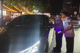 山东泰安：2小时，查处4辆“黑网约车”！图片