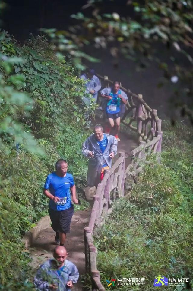徒步大会与星空音乐会点亮湘西洛塔，八百行者“向野而行”