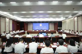 首次聚焦同一主题，听取审议“一府两院”专项报告并开展专题询问图片