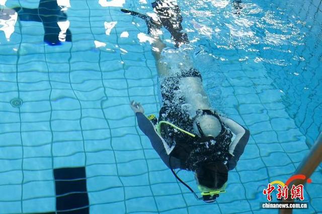 守护蔚蓝渤海 秦皇岛“海洋卫士”自费深潜清污