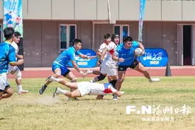 两岸选手竞技交流 尽享橄榄球运动快乐图片