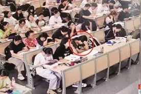 医学院女生课堂上心脏骤停 师生合力心肺复苏图片