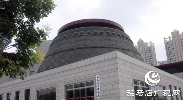 驻马店：秋日美景藏不住 奇山古镇绘诗意画卷