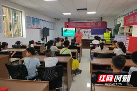 小爱化为大爱 “老校长”23年助人路一路生香图片