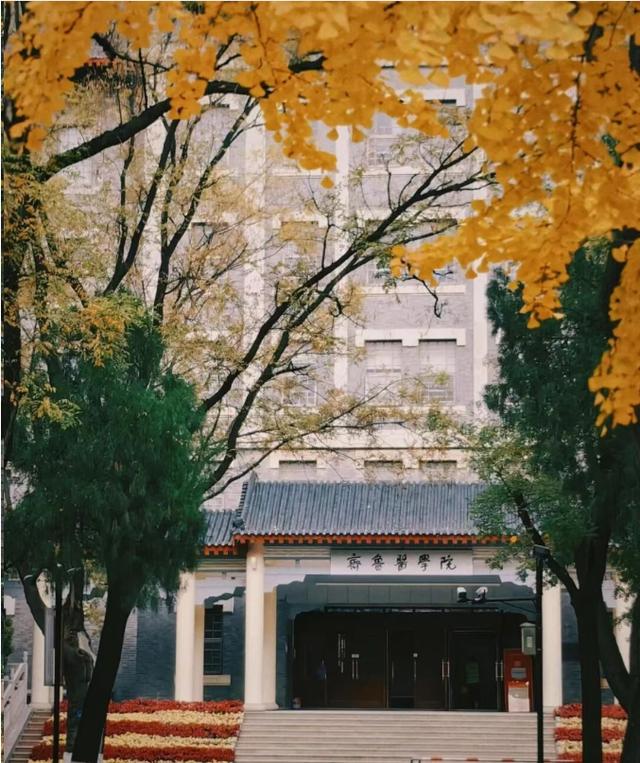 再走一遍老舍的济南