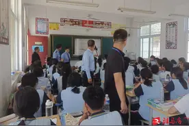 遂平县槐树乡：人大代表进校园 全面调研助发展图片