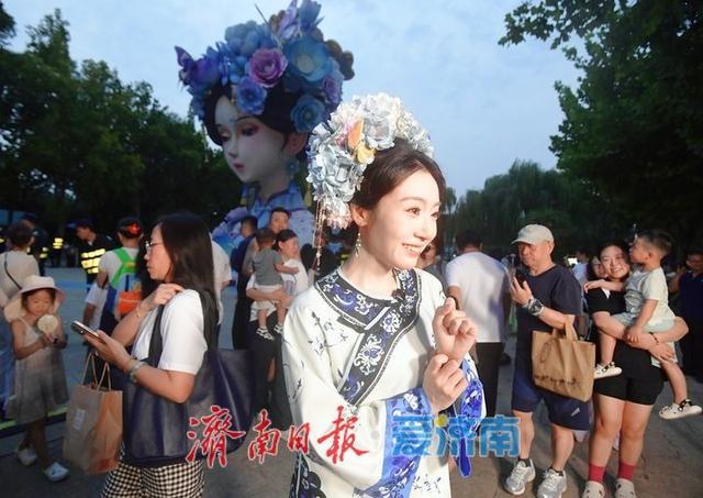 此岸别旧梦，彼岸启“新荷” “湖畔雨荷2.0”23日晚亮灯与市民游客见面