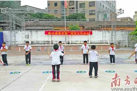 “土操场”变身塑胶跑道图片