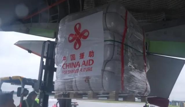 两架运20运送救灾物资飞赴巴基斯坦