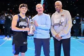 NBA全明星周末｜麦克朗飞越奥尼尔 扣篮大赛成功卫冕图片