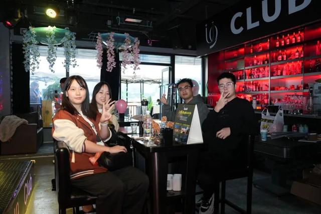 青春就要这“young”玩出“趣” | 在Citywalk中寻找同频“搭子”