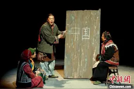 西藏歌舞剧《天边格桑花》在京首演 讲述守边爱国情图片