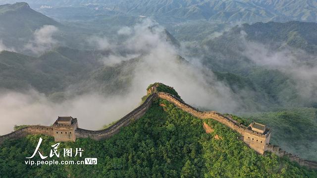 河北滦平：金山岭长城现云海景观