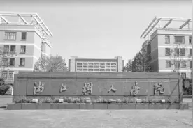 浙江树人学院：“时尚+科技” 推动江南刺绣数字化发展图片