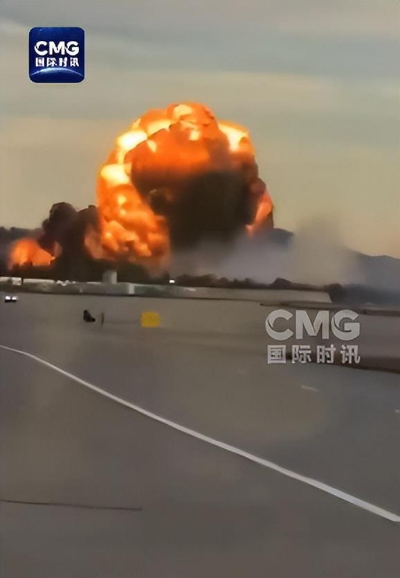 特朗普喊话“所有空管员必须立即上班”	，否则将被大幅扣薪：“停摆”期未请假者，建议每人发1万美元奖金