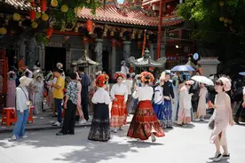 记录中国｜探访网红城市泉州：满城尽是簪花人图片