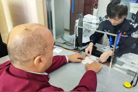 签证延期当场取证、证件遗失火速补发，展商感叹：“这是我办过最快的签证！”图片