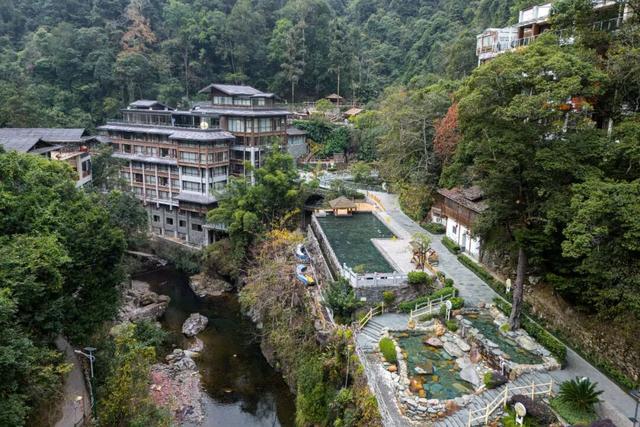 在桂林过大雪：暖汤、红柿、碧水…藏着南方冬日最惊艳的色彩