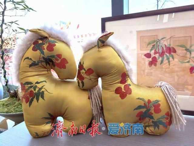 “泉”在济南过大年丨济南市博物馆马年文创登上央视 “马上顺荔”成为爆款