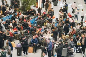 广铁提醒：建议提前1小时到广州南站候车，尽量乘坐公共交通图片