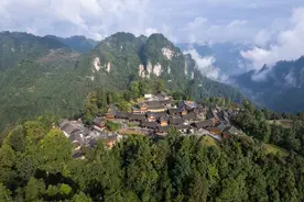 （新华全媒头条·图文互动）“洞见”乡村振兴路——湘西十八洞村的十年变迁图片