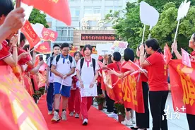 今年8.4万人在莞中考！普高招走读生、中职设现场工程师班图片