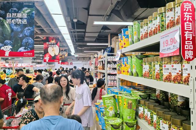 全国首个大型折扣超市正式开业 引爆线下消费热潮