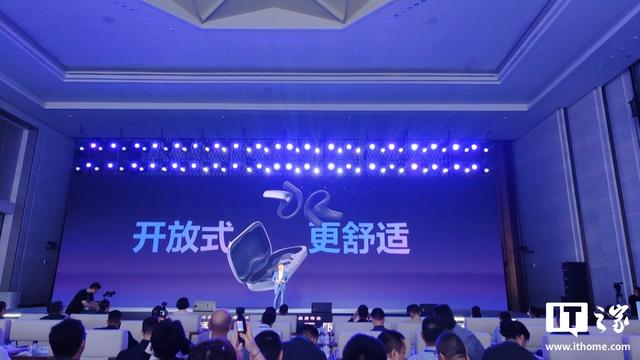科大讯飞发布全新AI翻译耳机，主打60种语言同声传译