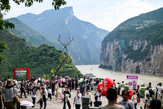 国庆长假95后成出游主力，“窝囊游”受热捧， 小城游火热