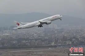 东航在白云机场开通国内转国际“联程值机、行李直挂”业务图片