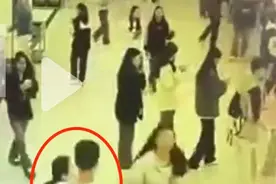 女子食堂转身撞到端面男生，疑似发帖控诉对方不道歉引热议，学校：校方和警务站正在处理图片