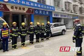金霞消防救援站走进养老院开展消防培训及“六熟悉”演练图片