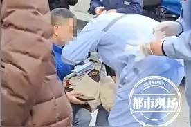 突发！一女童小区内坠楼图片