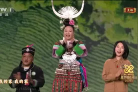 从湖南山林到北京舞台，这位漂亮姑娘穿着苗族嫁衣上春晚图片