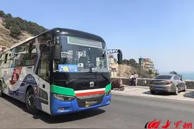 白天追浪 夜晚捕光 乘温馨巴士奔赴山海露营！图片