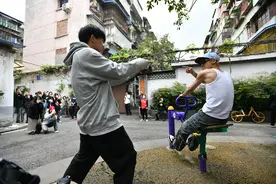 城事｜成都“迪士尼”爆火扰民，现场限流并呼吁文明打卡图片