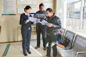 武乡农商银行组织开展“银行卡安全用卡”宣传活动图片