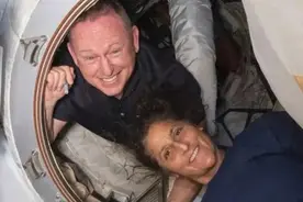 滞留太空的美国宇航员明日到家图片