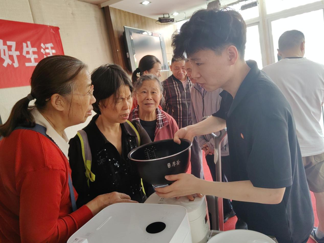 国际盲人节丨共赴“红色之旅”、科技产品体验…与盲人朋友温暖同行