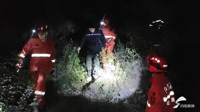 游客登山突发低血糖被困 邹平消防员翻越两座山头90分钟营救