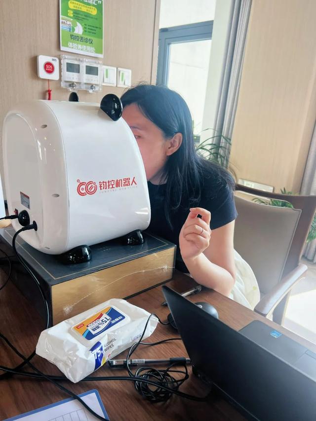 “以前在新闻里看到的高科技产品，现在来到家门口了！”