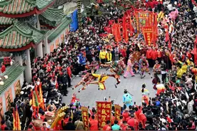 潮汕人的年：舞狮、跳“英歌”｜记者过年图片