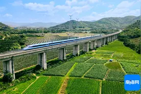 海南环岛高铁7日调图后“公交化运营” 新增海口东至三亚47对“站站停”列车图片