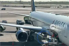 紧急出口滑梯从空中脱落！评级降为“负面”同一天，波音又出事图片