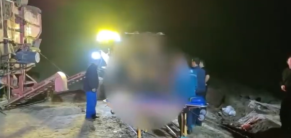 官方通报“男子维修机器时被绞身亡”：村民与死者之子达成赔偿协议，公安部门不予立案