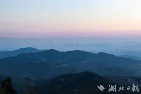 大悟：山河如黛映落日    远山含烟入画来图片