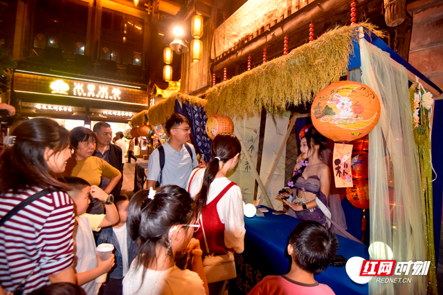 国庆游张家界｜张家界七十二奇楼景区“玩法”全新升级 国庆嗨翻夜
